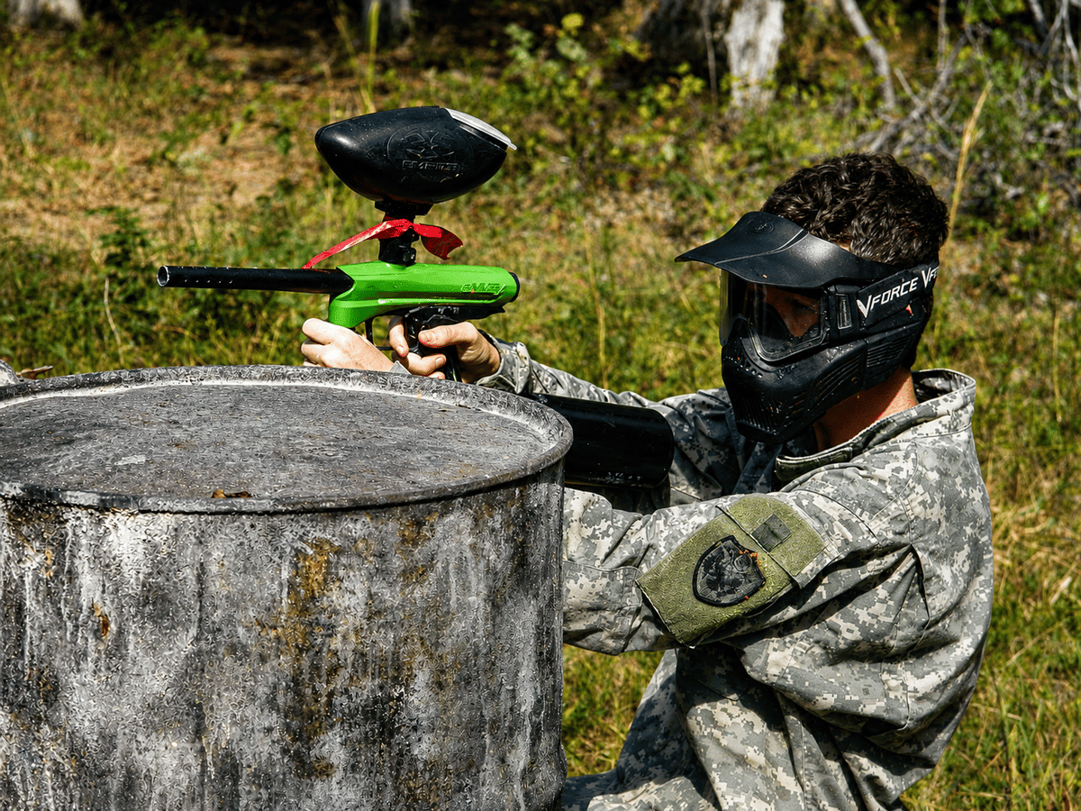 Player aiming beside a barrel bunker